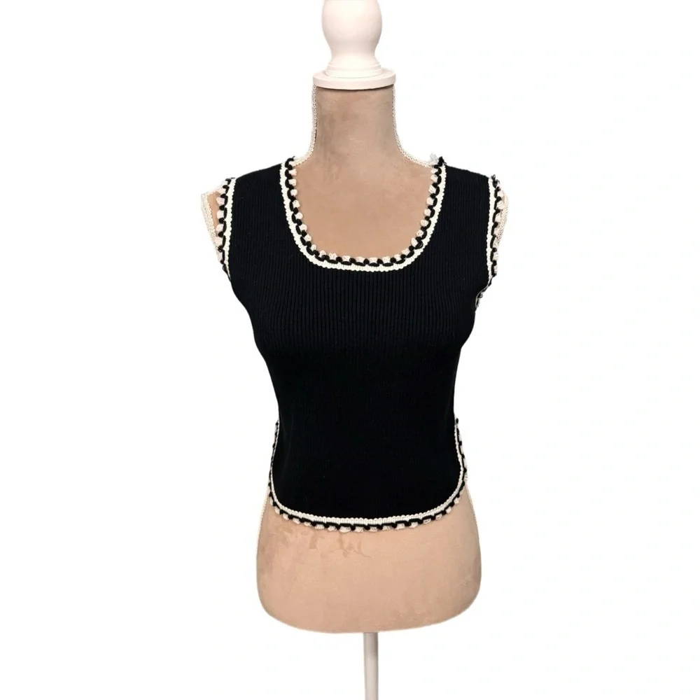 POL Bella Ribbed Knit Tank Vest Crochet Trim Black/White Size Medium Women’s Top